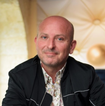 DDM NEDIR DEBBICHE 
AUCH 
PLACE DE LA CATHEDRALE 
BISTRO BALAND 
CYRIL BALAND OUVE UN BISTRO BIO SUR LA PLACE 
DE LA CATHEDRALE A COTE DE LA BRASSERIE LE FRANCE